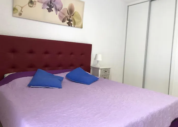 Garden City Apartment *